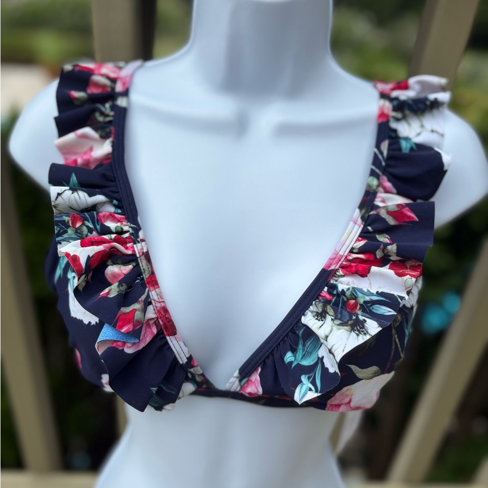 NWT CUPSHE Black Floral Bikini Top with Ruffles, Size: S